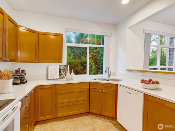 12712 Admiralty Way B101, Everett WA 98204