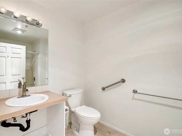 12712 Admiralty Way B101, Everett WA 98204