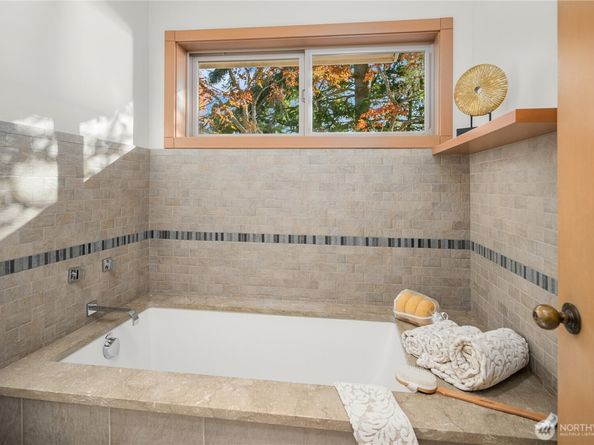 10245 Marine View Drive SW, Seattle WA 98146