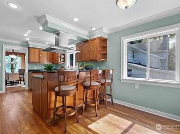 6725 22nd Avenue NW, Seattle WA 98117