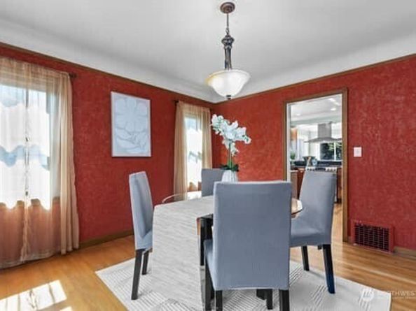 6725 22nd Avenue NW, Seattle WA 98117