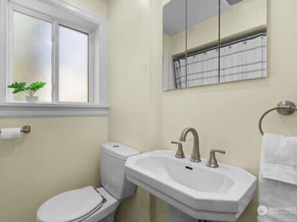 6725 22nd Avenue NW, Seattle WA 98117