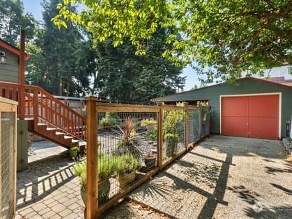 6725 22nd Avenue NW, Seattle WA 98117