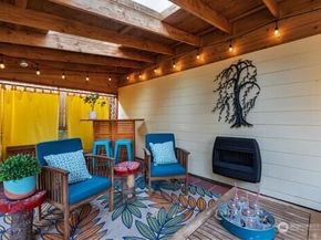 6725 22nd Avenue NW, Seattle WA 98117