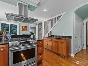 6725 22nd Avenue NW, Seattle WA 98117