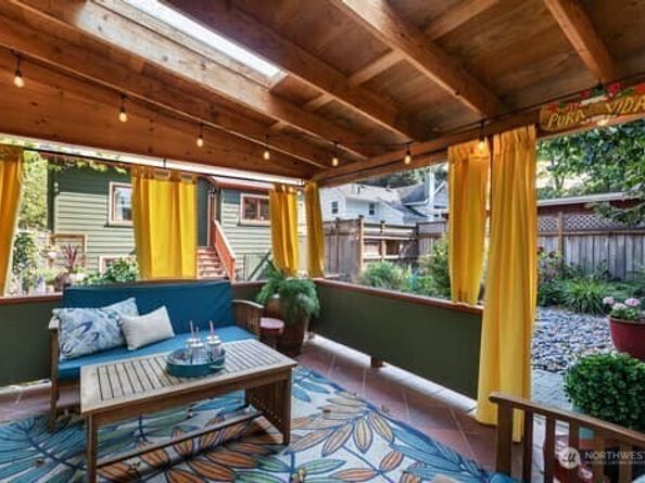 6725 22nd Avenue NW, Seattle WA 98117