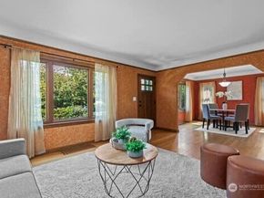 6725 22nd Avenue NW, Seattle WA 98117