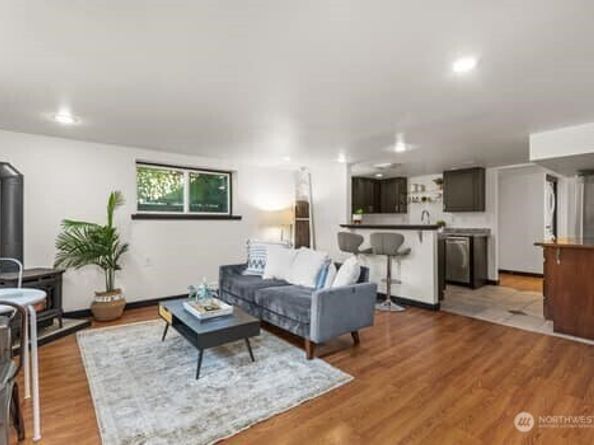 6725 22nd Avenue NW, Seattle WA 98117