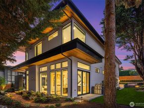 1028 89th Ave NE, Bellevue WA 98004