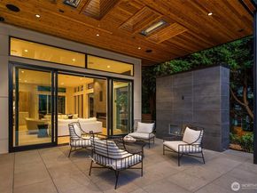 1028 89th Ave NE, Bellevue WA 98004
