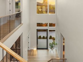 1028 89th Ave NE, Bellevue WA 98004