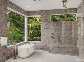 1028 89th Ave NE, Bellevue WA 98004