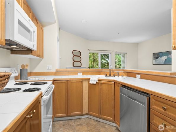 12120 NE 172nd Place L201, Bothell WA 98011