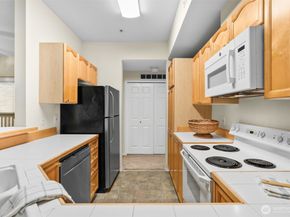 12120 NE 172nd Place L201, Bothell WA 98011