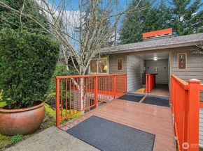 11060 NE 33rd Place E3, Bellevue WA 98004