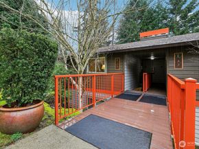 11060 NE 33rd Place E3, Bellevue WA 98004