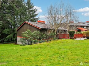 11060 NE 33rd Place E3, Bellevue WA 98004