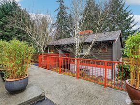 11060 NE 33rd Place E3, Bellevue WA 98004