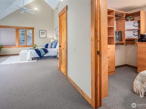 937 N 71st Street, Seattle WA 98103