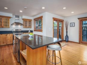 937 N 71st Street, Seattle WA 98103