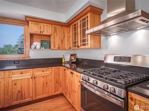 937 N 71st Street, Seattle WA 98103