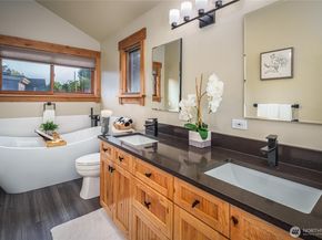 937 N 71st Street, Seattle WA 98103