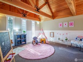 937 N 71st Street, Seattle WA 98103