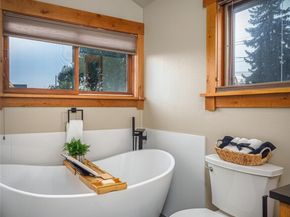 937 N 71st Street, Seattle WA 98103