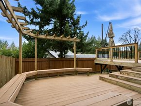 612 128th Avenue NE, Bellevue WA 98005