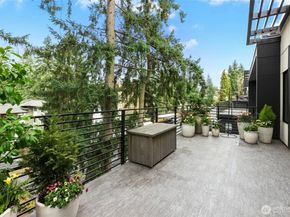 15538 NE 15th Place 400, Bellevue WA 98007