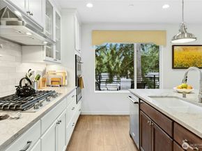 15538 NE 15th Place 400, Bellevue WA 98007