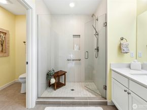 15538 NE 15th Place 400, Bellevue WA 98007