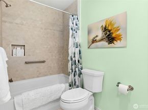 15538 NE 15th Place 400, Bellevue WA 98007