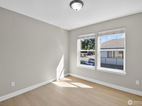 15410 40th AVE W 8, Lynnwood WA 98087