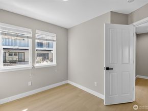 15410 40th AVE W 8, Lynnwood WA 98087