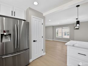 15410 40th AVE W 8, Lynnwood WA 98087