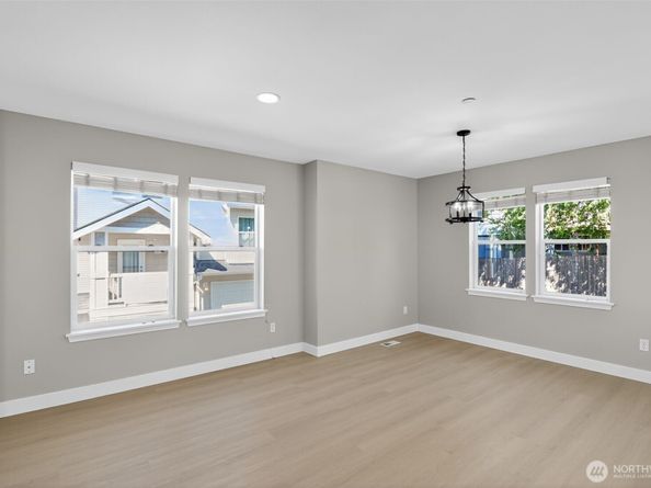 15410 40th AVE W 8, Lynnwood WA 98087