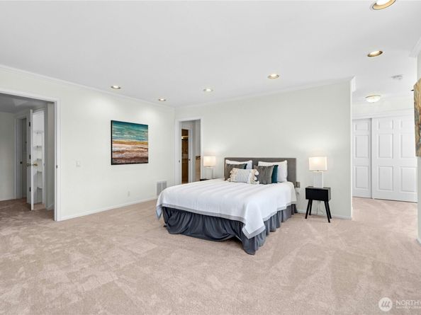 22541 SE 42nd Court 2252, Issaquah WA 98029