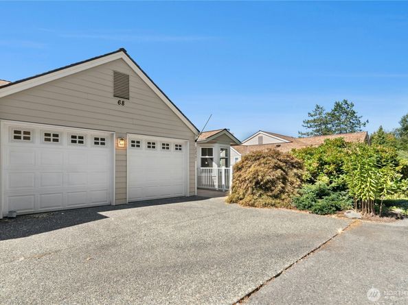 22541 SE 42nd Court 2252, Issaquah WA 98029