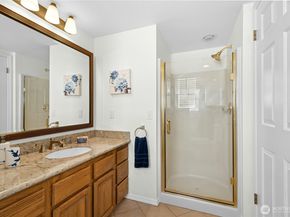 22541 SE 42nd Court 2252, Issaquah WA 98029