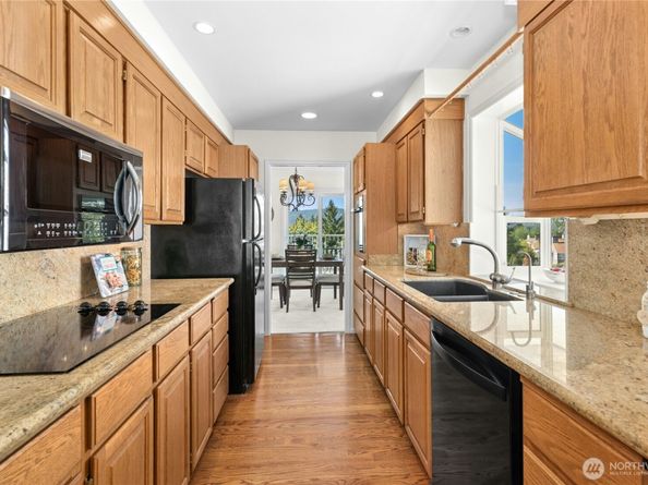 22541 SE 42nd Court 2252, Issaquah WA 98029