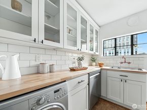 1106 NE 42nd Street 19, Seattle WA 98105