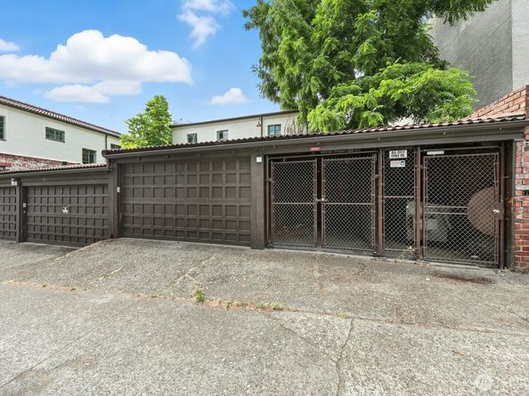 1106 NE 42nd Street 19, Seattle WA 98105
