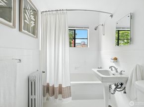 1106 NE 42nd Street 19, Seattle WA 98105
