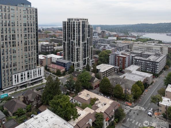 1106 NE 42nd Street 19, Seattle WA 98105
