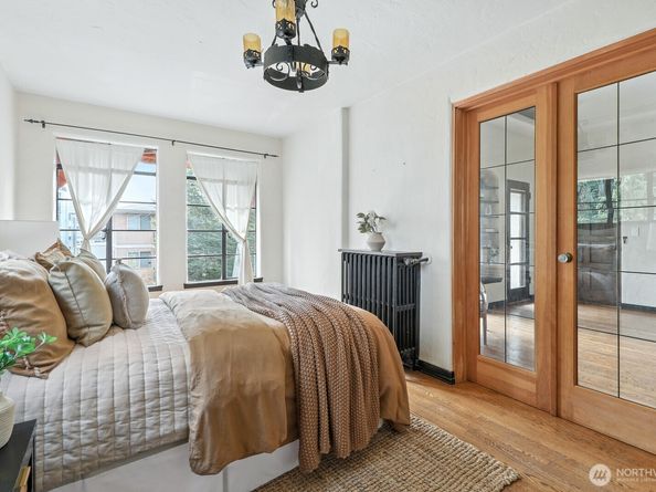 1106 NE 42nd Street 19, Seattle WA 98105