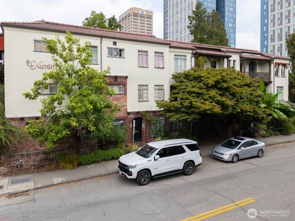 1106 NE 42nd Street 19, Seattle WA 98105