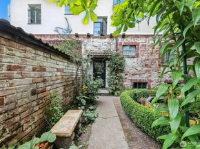 1106 NE 42nd Street 19, Seattle WA 98105