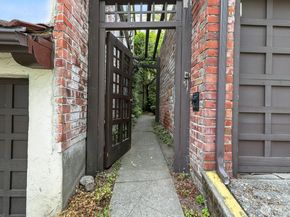 1106 NE 42nd Street 19, Seattle WA 98105
