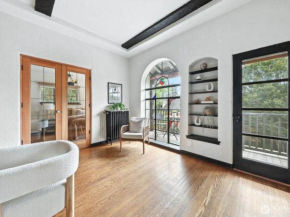 1106 NE 42nd Street 19, Seattle WA 98105
